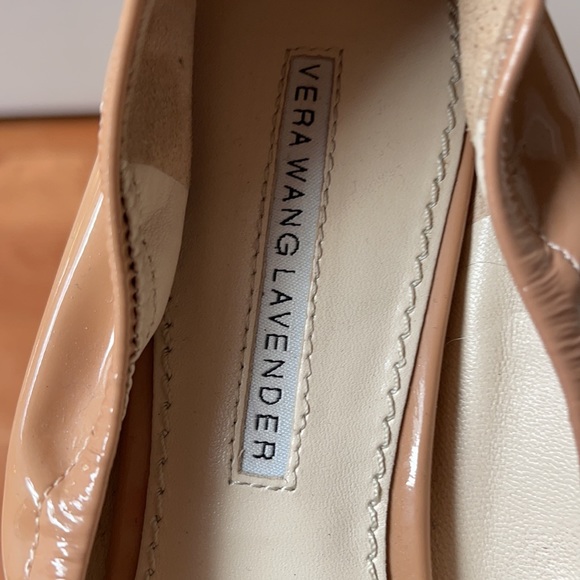 Cream coloured Vera Wang size 8.5 ballet slippers - Picture 2 of 3